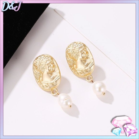 💎✨ Portrait Pearl Earrings - Picture 1 of 2
